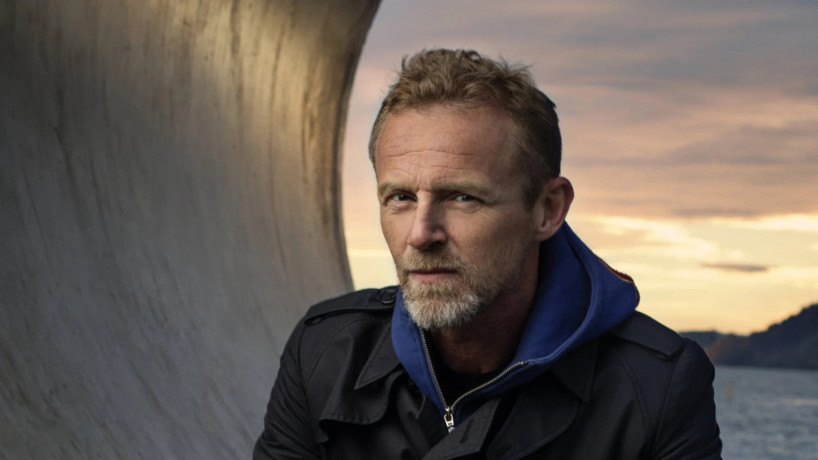 יו נסבו עושה פילם נואר פינת שייקספיר